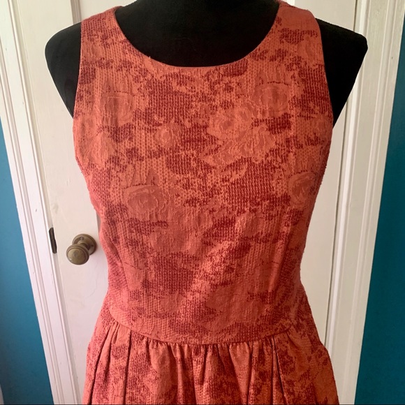 The Limited Dress - Picture 2 of 4